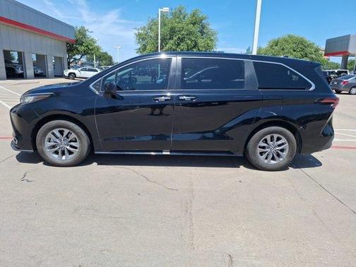 2022 Toyota Sienna XLE