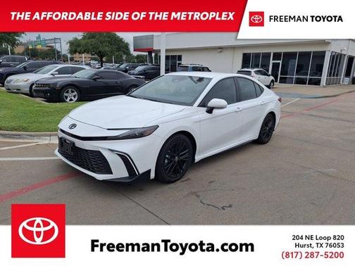 2025 Toyota Camry SE