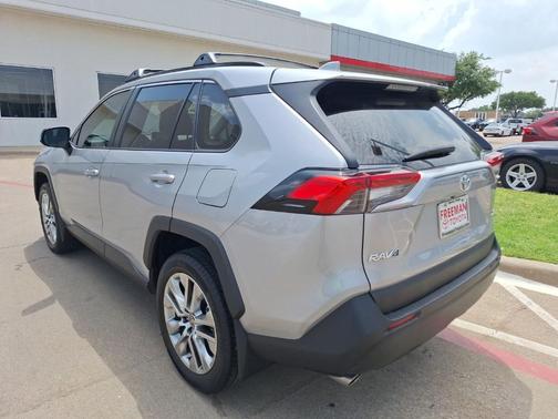 2023 Toyota RAV4 XLE Premium
