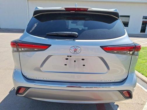 2022 Toyota Highlander Platinum
