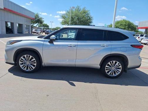 2022 Toyota Highlander Platinum