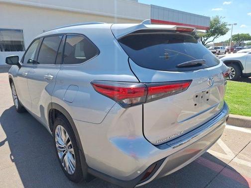 2022 Toyota Highlander Platinum