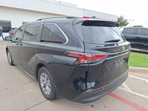 2022 Toyota Sienna XLE