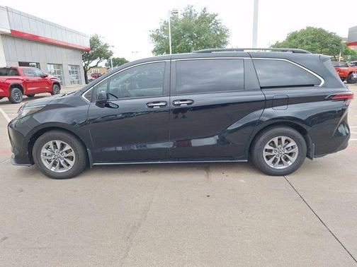 2022 Toyota Sienna XLE