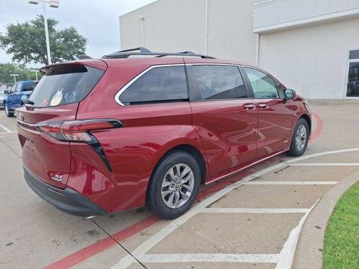 2021 Toyota Sienna XLE