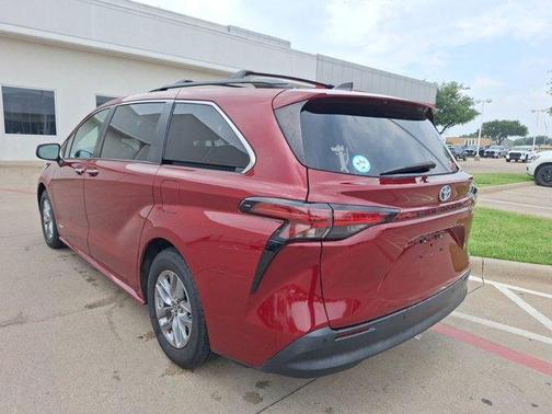 2021 Toyota Sienna XLE