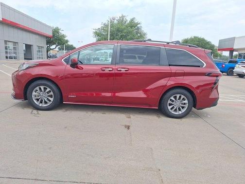2021 Toyota Sienna XLE