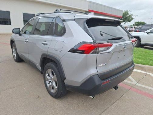 2022 Toyota RAV4 Hybrid XLE
