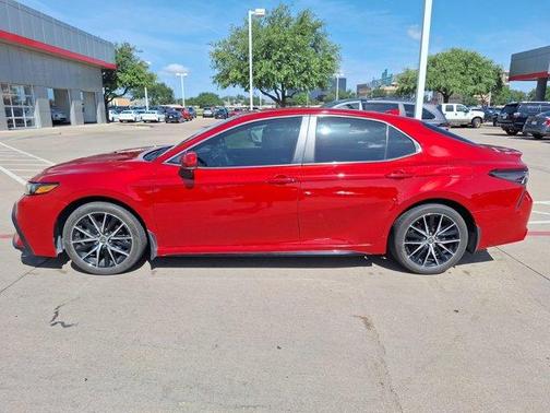 2024 Toyota Camry SE