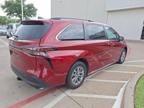 2023 Toyota Sienna XLE
