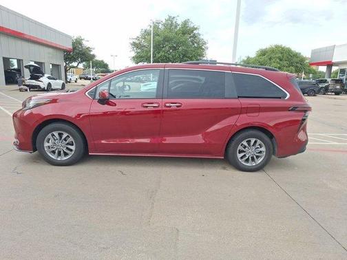 2023 Toyota Sienna XLE