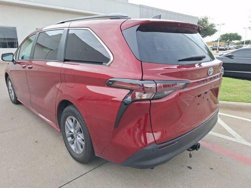 2023 Toyota Sienna XLE
