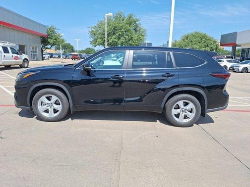2024 Toyota Highlander LE