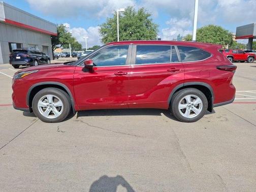2024 Toyota Highlander LE