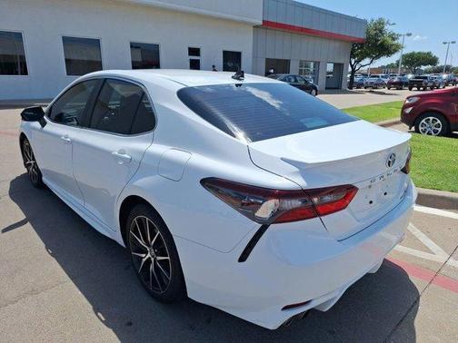 2024 Toyota Camry Hybrid SE