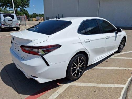 2024 Toyota Camry Hybrid SE