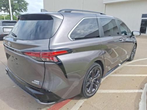 2022 Toyota Sienna XSE 7 Passenger
