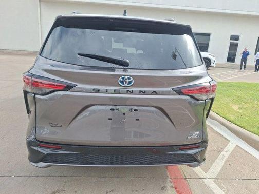 2022 Toyota Sienna XSE 7 Passenger