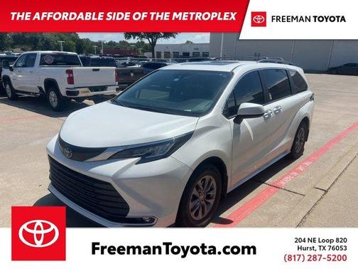 2022 Toyota Sienna XLE