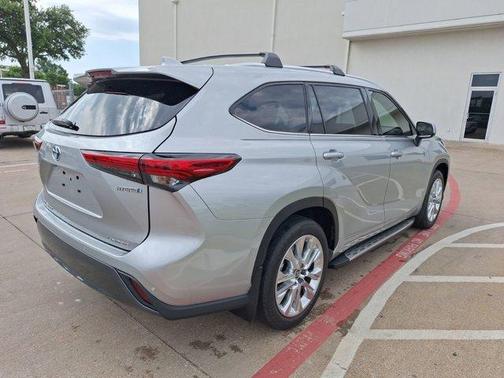 2022 Toyota Highlander Hybrid Limited