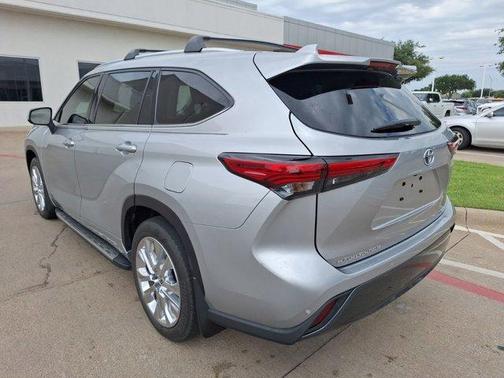 2022 Toyota Highlander Hybrid Limited