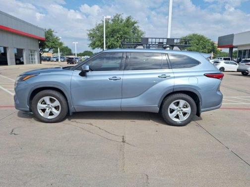 2022 Toyota Highlander LE