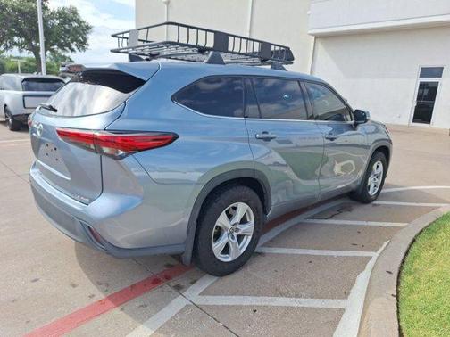 2022 Toyota Highlander LE