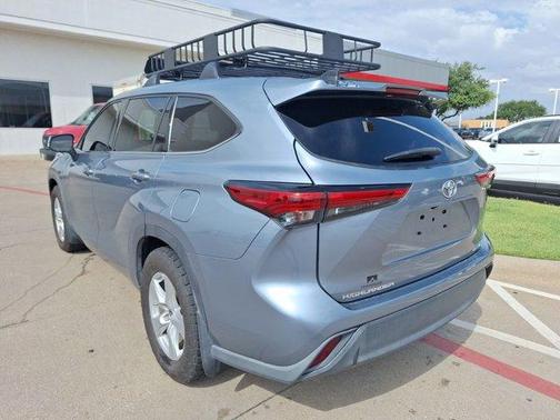 2022 Toyota Highlander LE