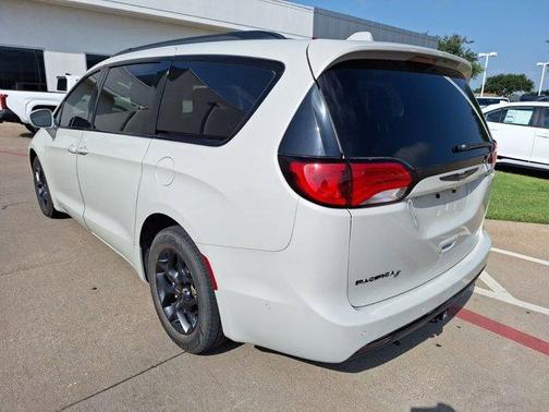 2019 Chrysler Pacifica Touring-L