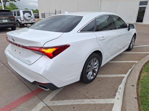 2019 Toyota Avalon XLE
