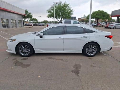 2019 Toyota Avalon XLE