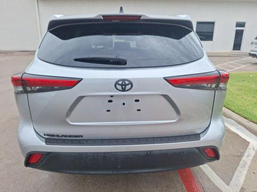 2022 Toyota Highlander L