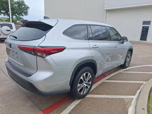 2022 Toyota Highlander L
