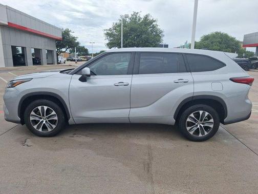 2022 Toyota Highlander L