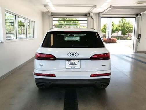 Glacier White Metallic 2026 Audi Q7 45 Premium