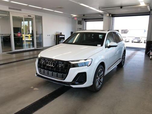 Glacier White Metallic 2026 Audi Q7 45 Premium