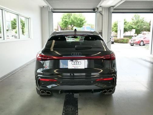 Mythos Black Metallic 2026 Audi SQ5 3.0T Premium Plus