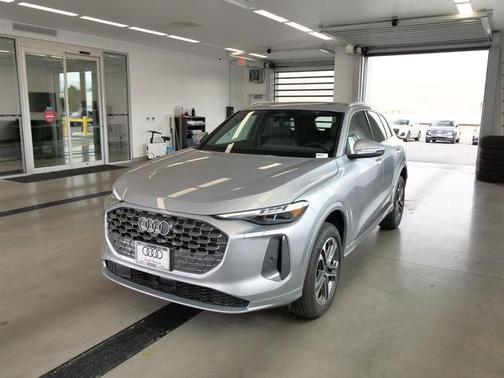 Florett Silver Metallic 2026 Audi Q5 PLUS