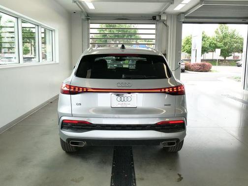 Florett Silver Metallic 2026 Audi Q5 PLUS