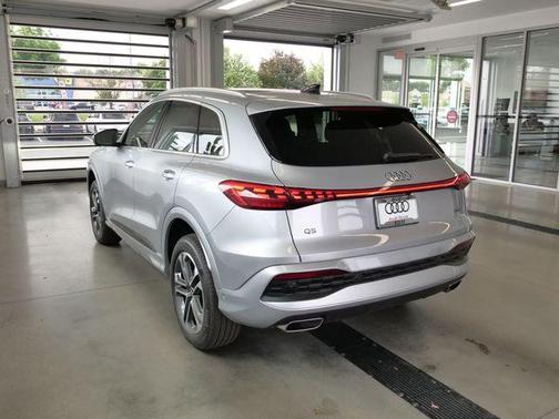 Florett Silver Metallic 2026 Audi Q5 PLUS