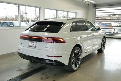 Glacier White Metallic 2026 Audi Q8 55 Premium