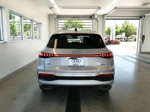 Florett Silver Metallic 2026 Audi Q5 PLUS