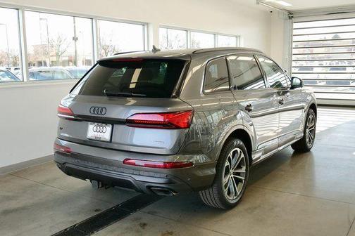 Samurai Gray Metallic 2026 Audi Q7 55