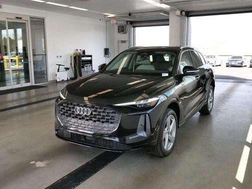 Mythos Black Metallic 2026 Audi Q5 PLUS
