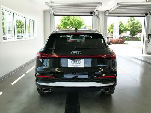 Mythos Black Metallic 2026 Audi Q5 PLUS