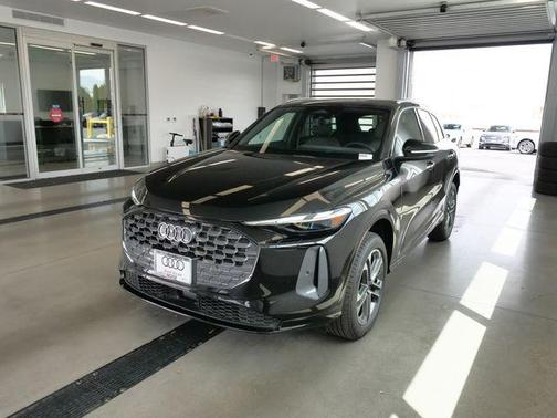 Mythos Black Metallic 2026 Audi Q5