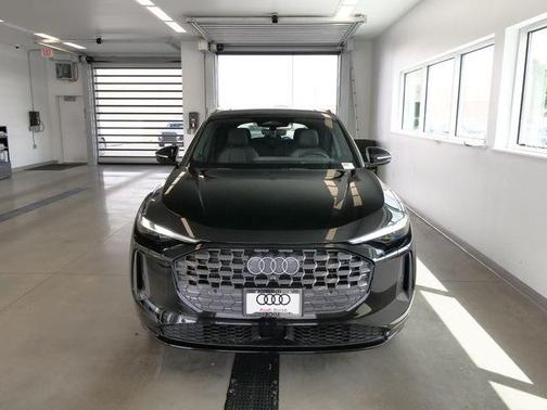 Mythos Black Metallic 2026 Audi Q5