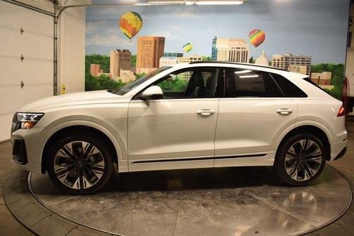 2025 Audi Q8 55 Premium