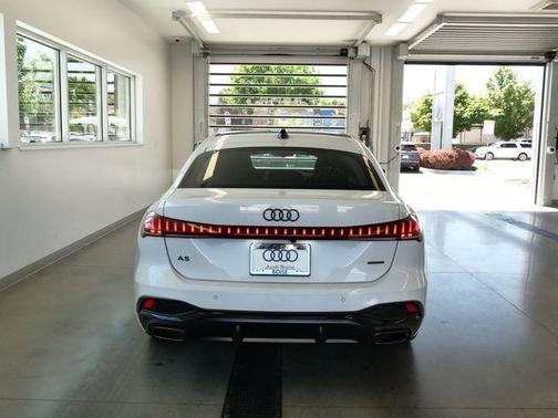 Glacier White Metallic 2026 Audi A5