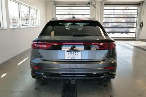 Daytona Gray Pearl 2026 Audi Q8 55 Premium